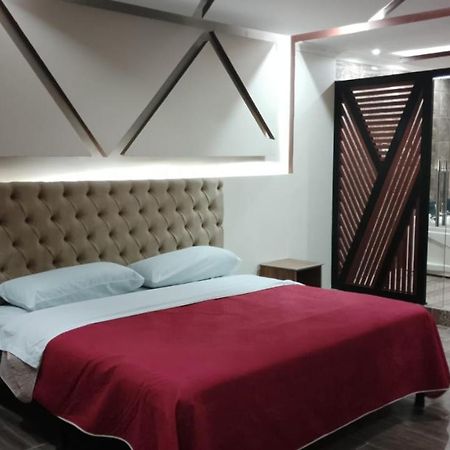 Hostal Boston 2 Quito Zewnętrze zdjęcie